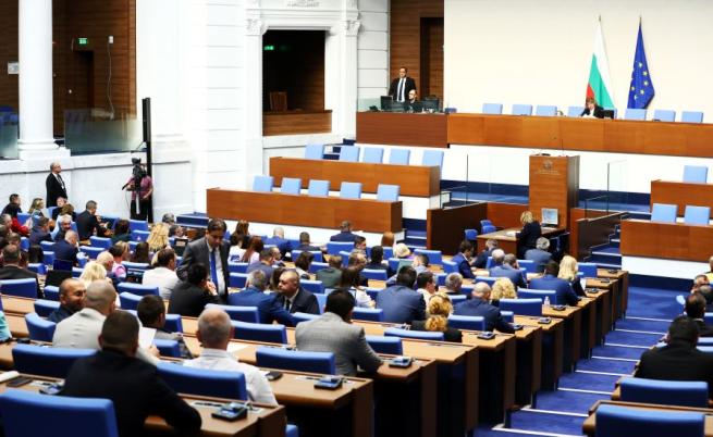Депутати от ИТН напуснаха пленарната зала заради декларация на ПП-ДБ