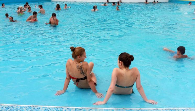 d - Климатологът проф. Георги Рачев пред