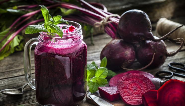 сок цвекло - ЗЛАТНО ВРЕМЕ: Сокът от цвекло по-полезен от водата за уста