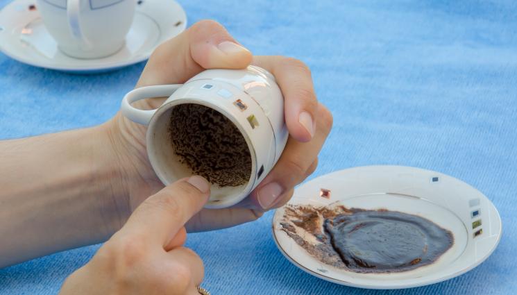 кафе - КАКВО КРИЕ УТАЙКАТА ОТ КАФЕТО: Размазана къща в чашата е на кавги и раздори