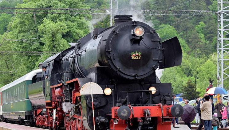 ретро влак - ПУФ-ПАФ: БДЖ пуска ретро влак