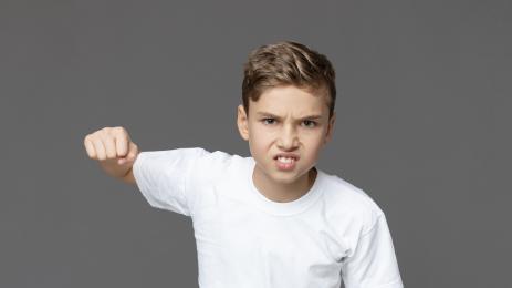 дете бой юмрук