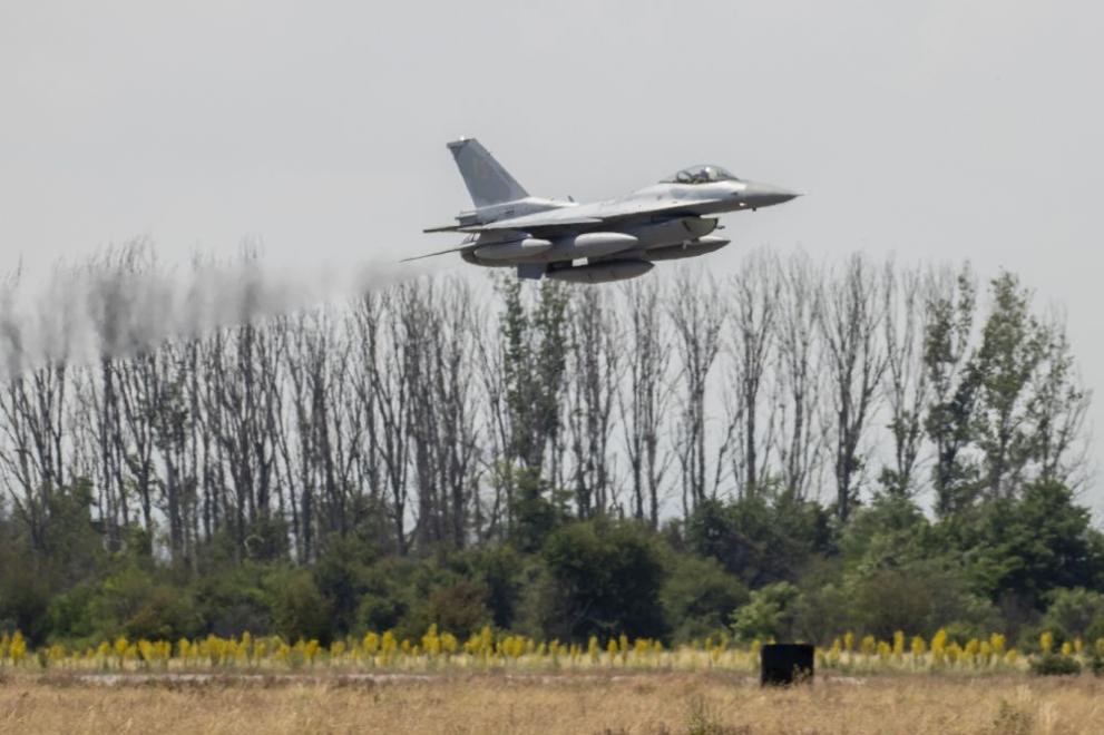  F16 Block 70 кацна в Граф Игнатиево 