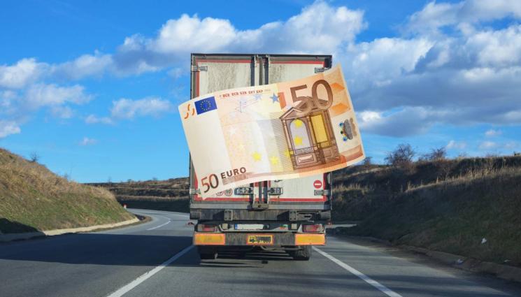 d - МИЖАВ ПОДКУП: Румънски тираджия хвърли 50 евро в кола на ИА „Автомобилна администрация“