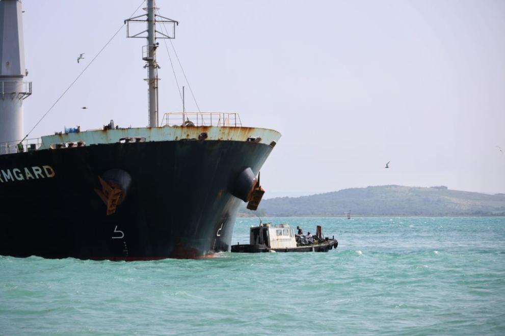  Бургас пристанище затънал транспортен съд 