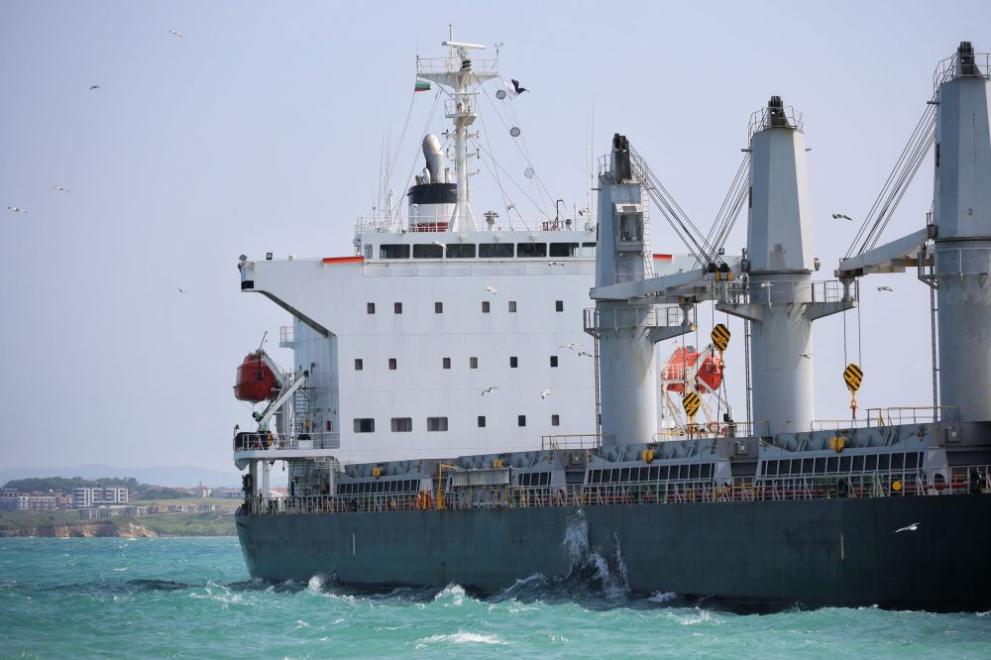  Бургас пристанище затънал транспортен съд 