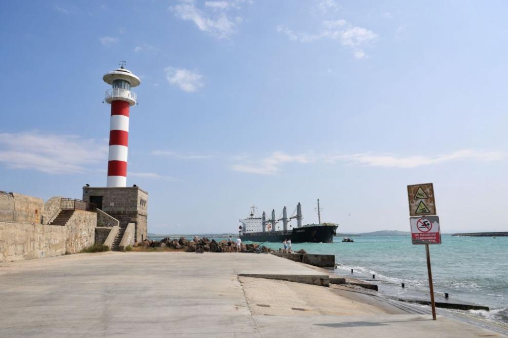  Бургас пристанище затънал транспортен съд 