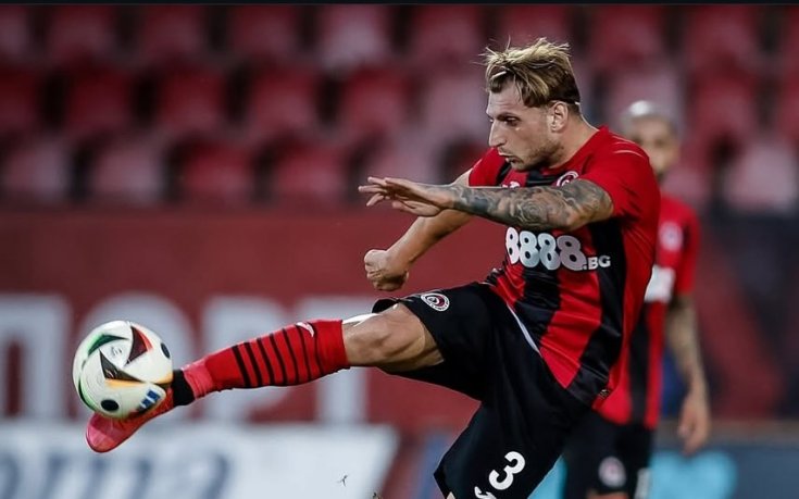 Локомотив София поднови договора на албанец