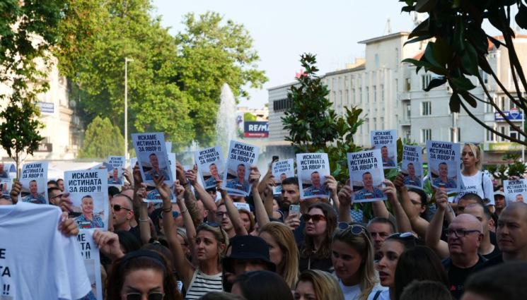 Протест Варна - ТРАГЕДИЯТА ВЪВ ВАРНА: Стотици на протест в памет на Явор Георгиев!