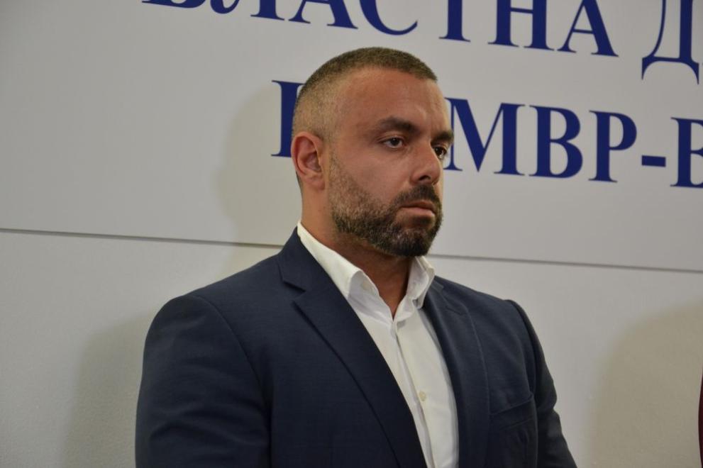 По информация на Даниел Митов е решил да отстрани от