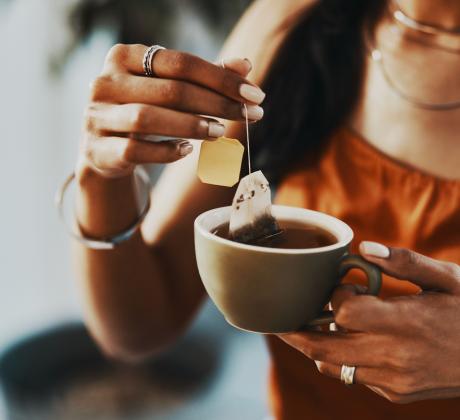 Черен чай – ароматен богат и леко ободряващ Често го