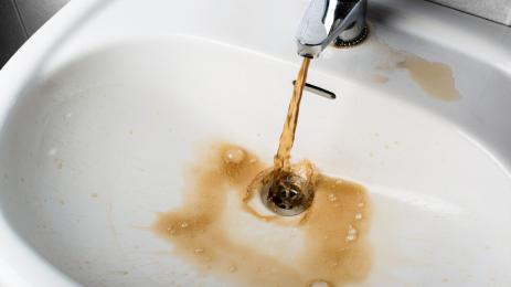 вода мръсна