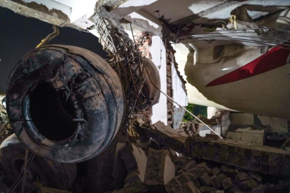 Има пасажери, които са оцелели след катастрофата на самолет на Еър Индия, който