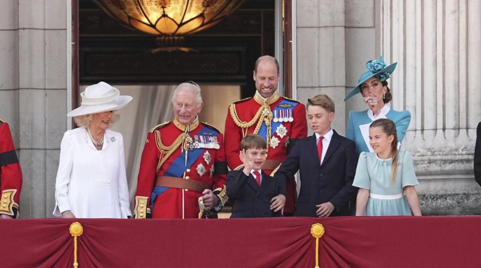 Трогателни моменти: Крал Чарлз и семейството му на парада по случай рождения му ден (СНИМКИ)