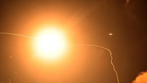 Жертви и ранени след като ирански ракети удариха Израел