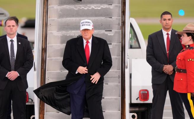  Президентът на Съединени американски щати Доналд Тръмп дойде на летището в Калгари за присъединяване в срещата на върха на Г-7 