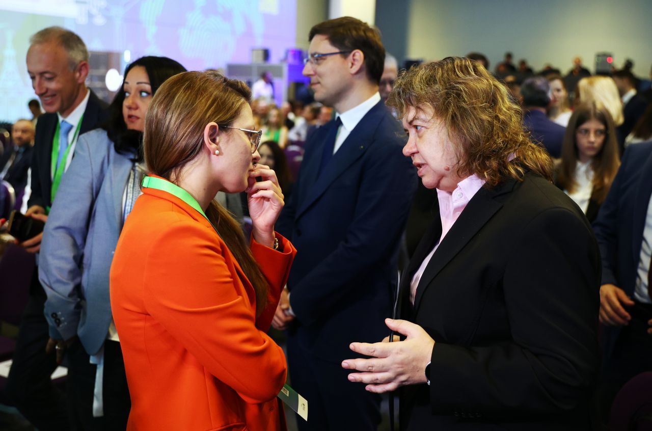 <p>&nbsp;Форумът &bdquo;Грийн транзишън форум&rdquo; (Green Transition Forum), посветен на зеления преход, се провежда в &bdquo;София Ивент Център&quot; (Sofia Event Center). Присъства председателят на Народното събрание Наталия Киселова (вдясно).</p>