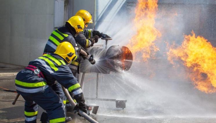 пожар - ОГНЕБОРЦИТЕ НАКРАК! Потушиха 81 пожара за ден