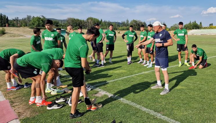 Берое - Първата изненада е факт. Латино Берое се изложи гръмко