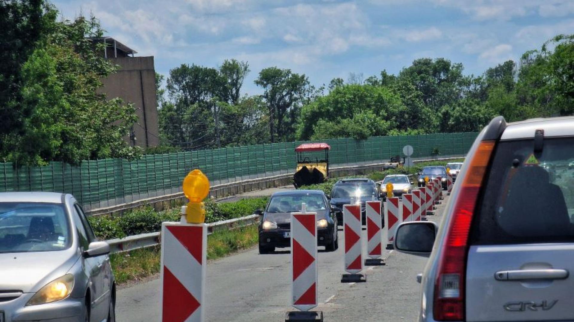 Движението в посока Бургас в участъка от 157 ми до 162 ри