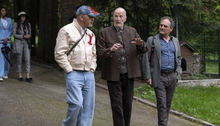 Симеон Сакскобургготски - ЗА ДА РАЗГЛЕДА ДВОРЕЦА: Световен дизайнер на обувки на крак при царя