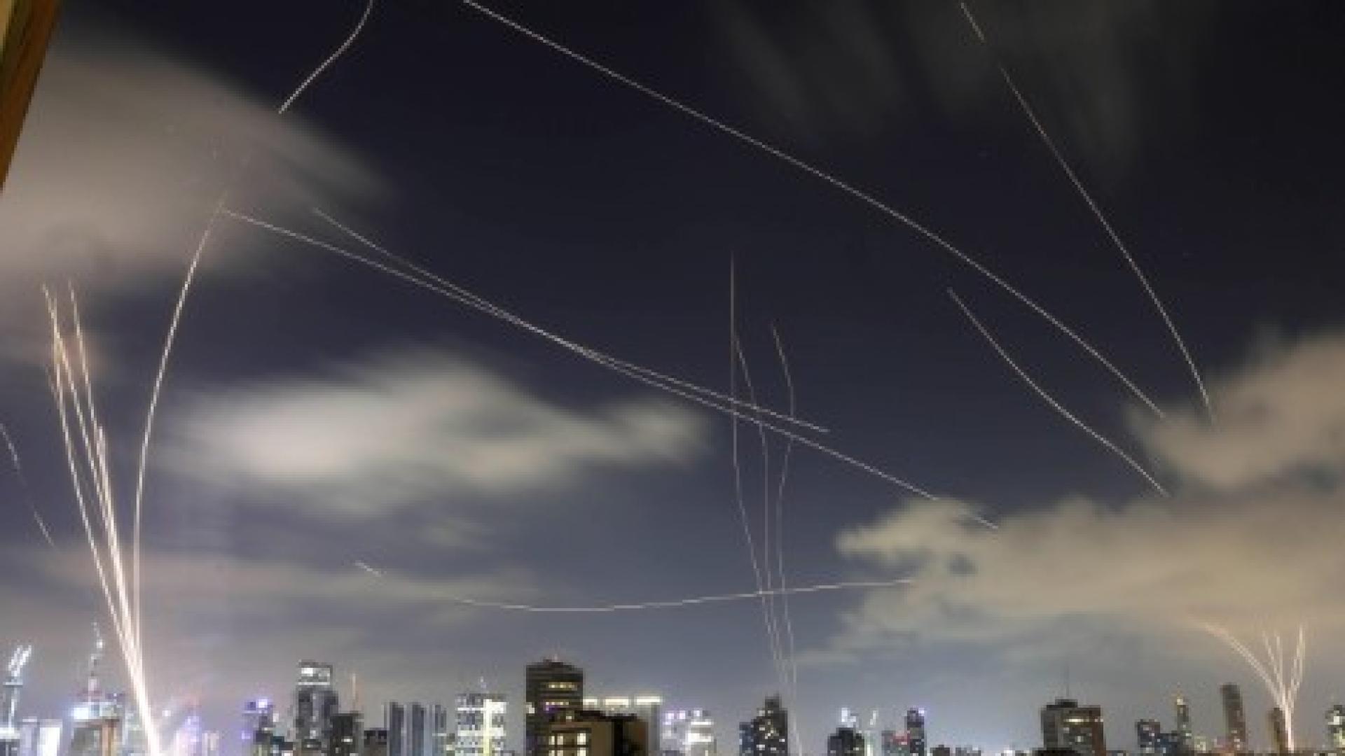 Израел нанесе тази вечер нова серия от удари по пускови