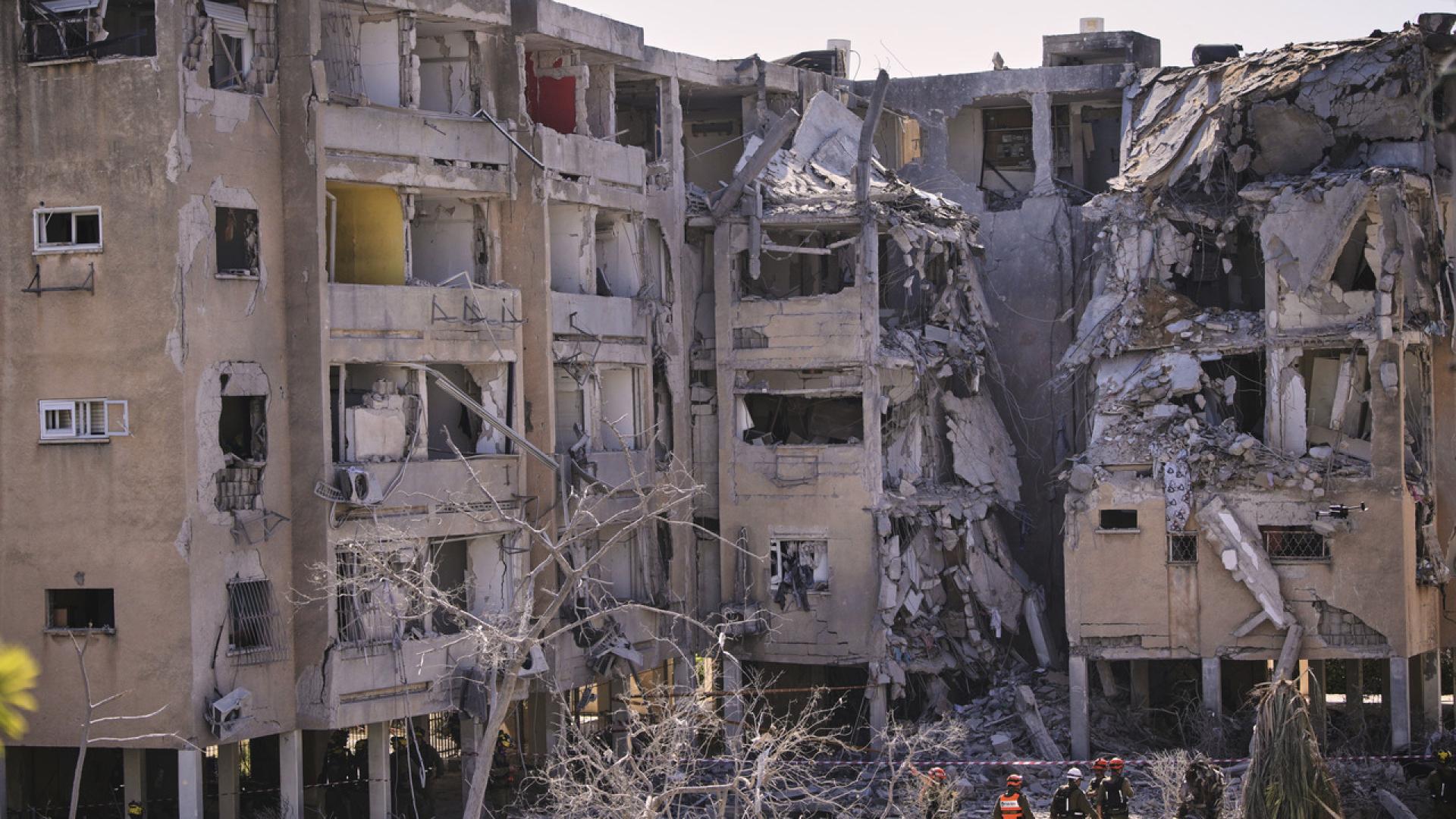 Десетки български граждани вече са напуснали размирния район в Израел