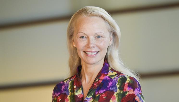 памела андерсън - Памела Андерсън: В лицето на Лиъм Нийсън намерих приятел за цял живот