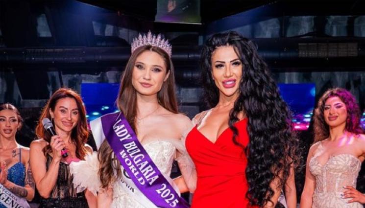 Тереза Палова - В КИТАЙ: Фенове на опашка за снимки с Лейди България!