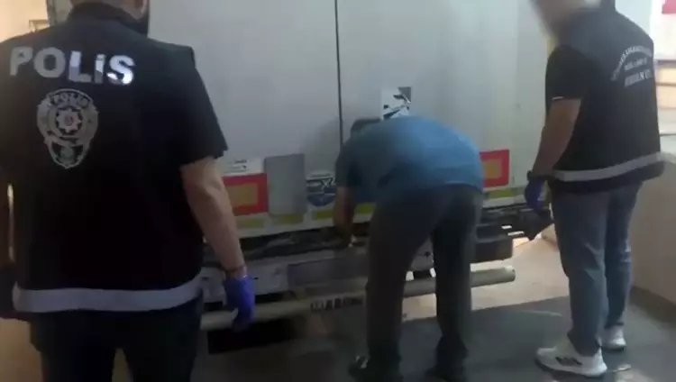  Тирът, с който са пътували за Германия. 