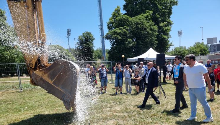 БФС - Президентът на БФC и кметът на Кърджали направиха първа копка на нов футболен терен