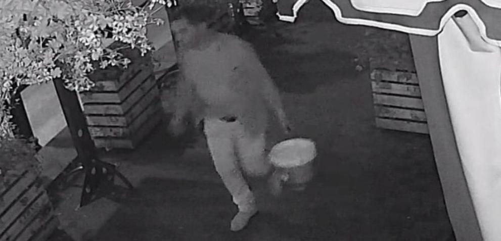 Установен е извършителят на вандалска проява в Стария град във