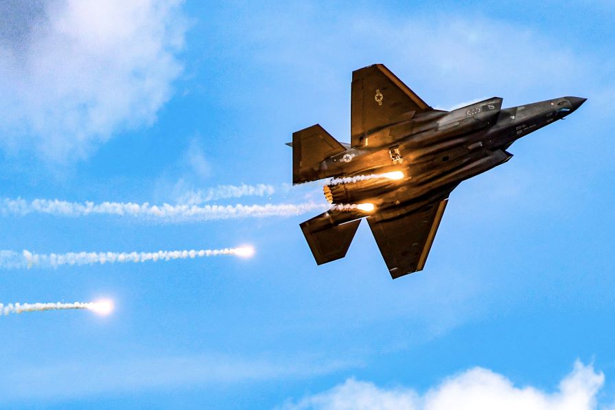 Великобритания купува от САЩ изтребители F-35A, способни да носят ядрено оръжие