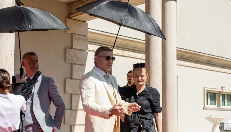 вергов - ПОД ПРИКРИТИЕ: Петима охраняват Вергов на парти! (СНИМКИ)