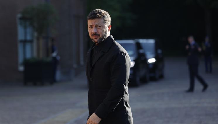 зеленски - Зеленски благодари на Тръмп след решението на президента на САЩ да изпрати оръжия на Украйна