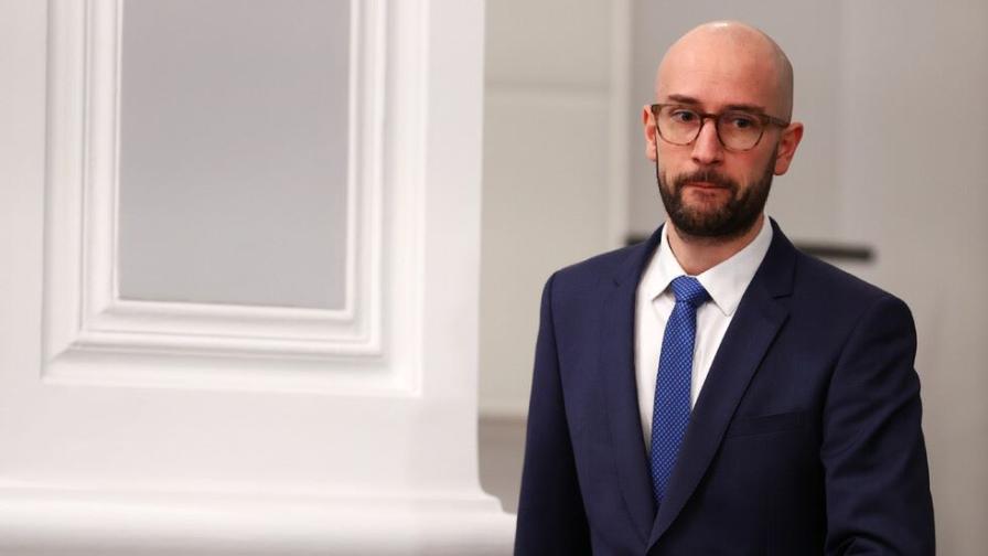 <p>Още оставки в редиците на &bdquo;Продължаваме Промяната&rdquo;</p>