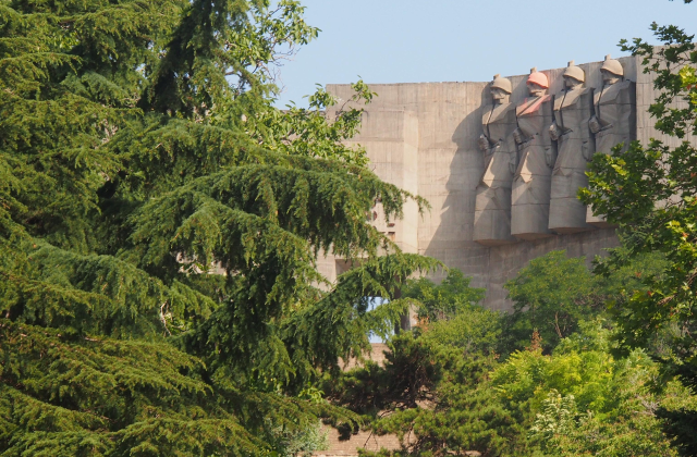 Кметската администрация не е поискала от държавата Паметника на съветската армия макар че