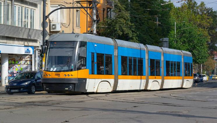 d - Трамвай блъсна тротинеткаджия в София