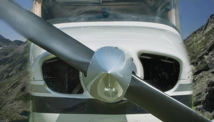 самолет пирин - СЛЕД ПОВРЕДА В НЕБЕТО: Частен самолет се приземи аварийно в Пирин!