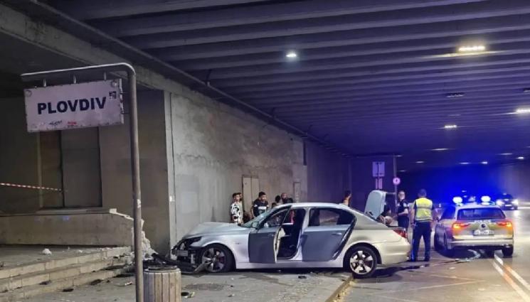 д - Джигит с BMW отнесе спирка в Пловдив, удари трима души!