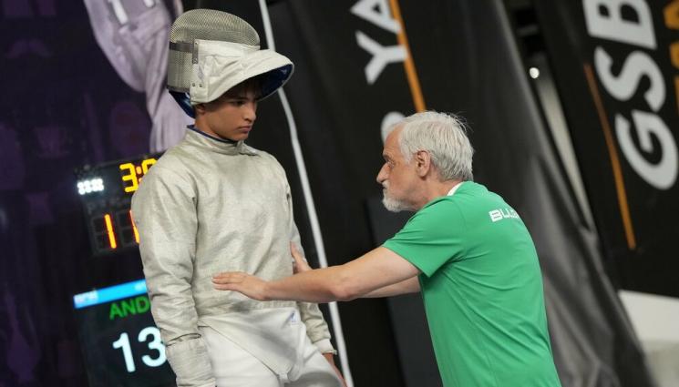 Ивайло Андонов сабя - Таланти: Ивайло Андонов триумфира на сабя на Европейския фехтовален фестивал