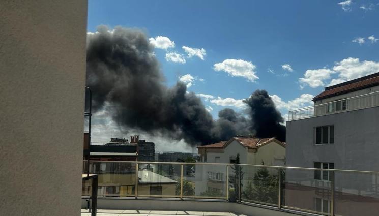 варна - ОГНЕН АД! Пожар до Техническия университет във Варна (СНИМКИ)