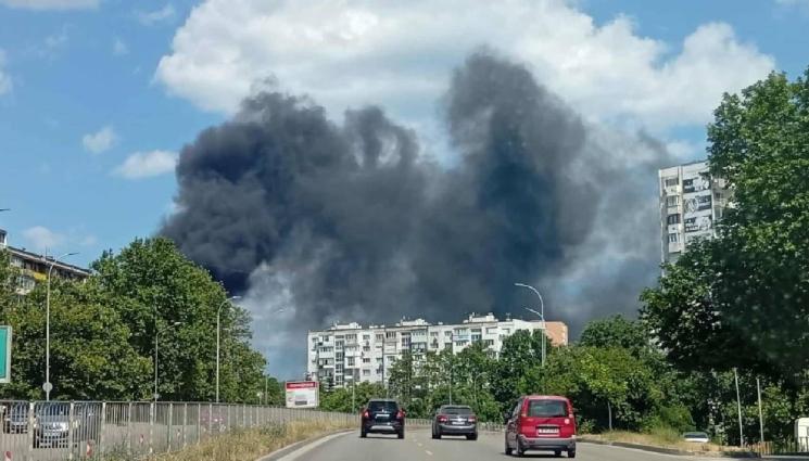 д - СЛЕД 5 ЧАСА ГАСЕНЕ: Пожарът в Техническия университет във Варна е локализиран