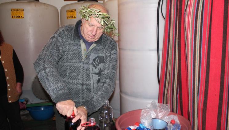 Живко Ангелов - ЗАПОЗНАЙТЕ СЕ: Живко Ангелов – царят на виното, чийто господар е лозето!