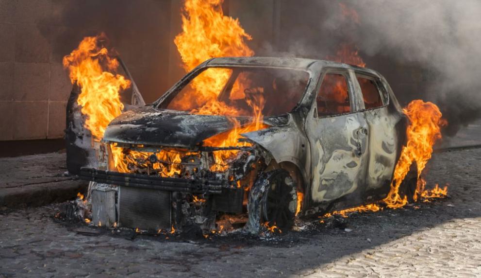 Автомобил се е взривил в центъра на Москва, а огънят