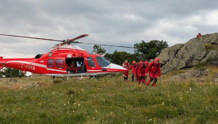 хеликоптер - Планински спасители намериха изгубено момче край водопад Футула
