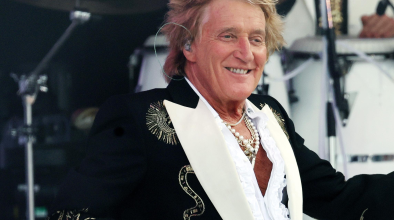 Rod Stewart пя с Ronnie Wood и Mick Hucknall на Гласънбъри 2025