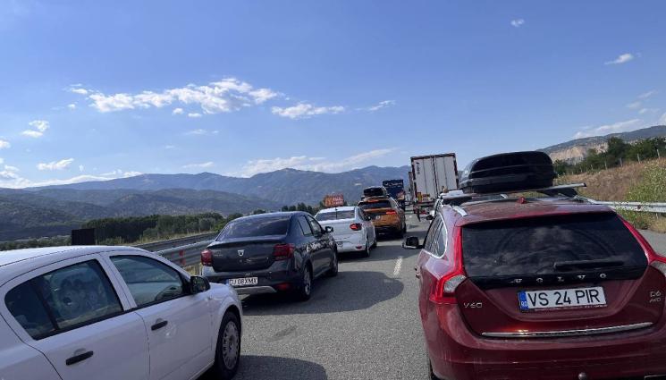 задръстване магистрала Струма - КОШМАР НА АМ СТРУМА: Коли пълзят четири часа от Кулата до Благоевград!