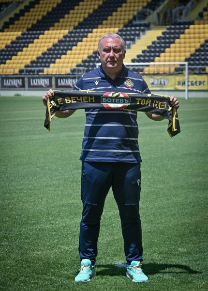 Ботев Пловдив представи Николай Киров1