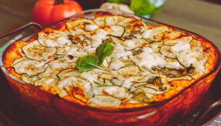 рецепти - Две предложения за запеканка със зеленчуци. Бърза и вкусна с патладжани или пък лека с ориз и тиквички